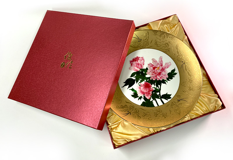 D50金彩蝴蝶牡丹瓷盤